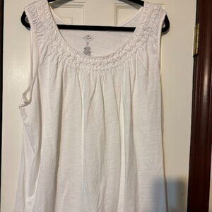 NWT White sleeveless top St John's bay 2xl